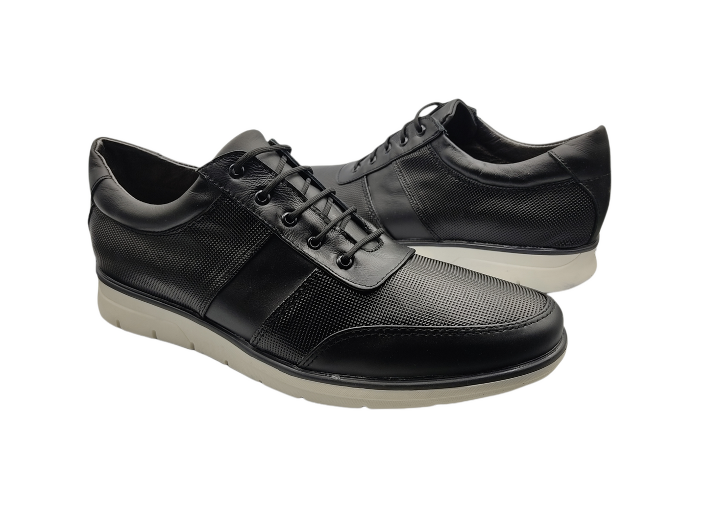 ZAPATO TIPO TENNIS HECHO EN PIEL CON APLICACIONES TEXTILES 052