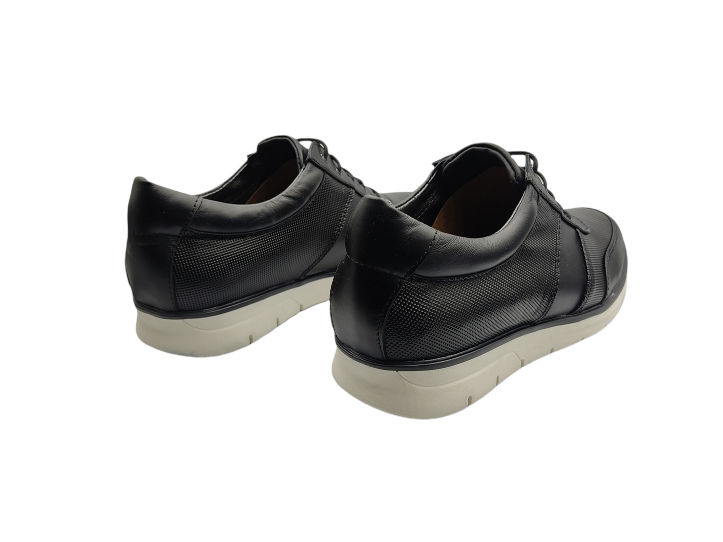 ZAPATO TIPO TENNIS HECHO EN PIEL CON APLICACIONES TEXTILES 052